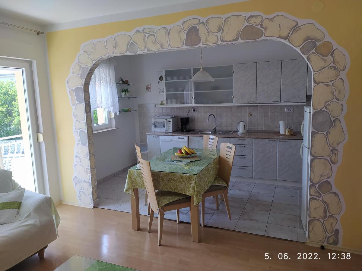 Apartment Sara Novi Vinodolski Bagian luar foto