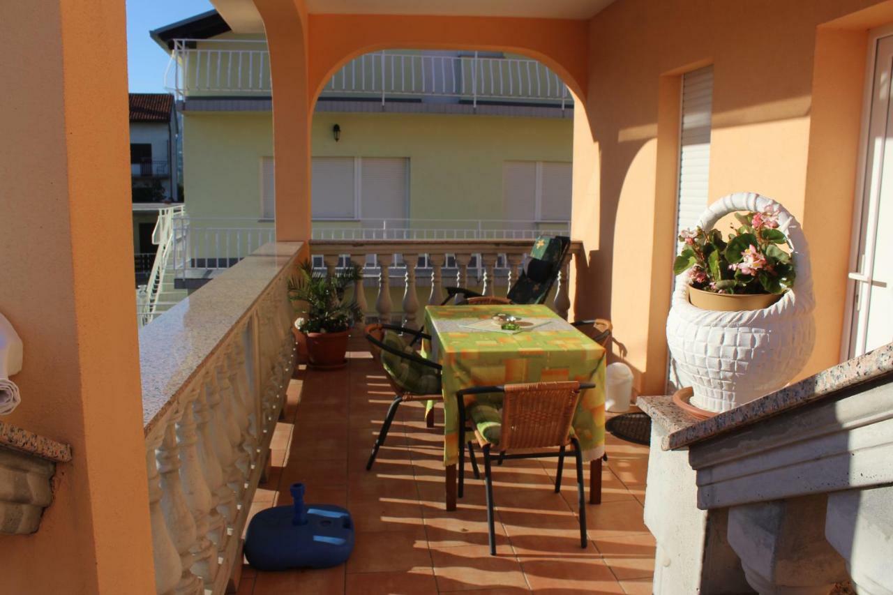 Apartment Sara Novi Vinodolski Bagian luar foto
