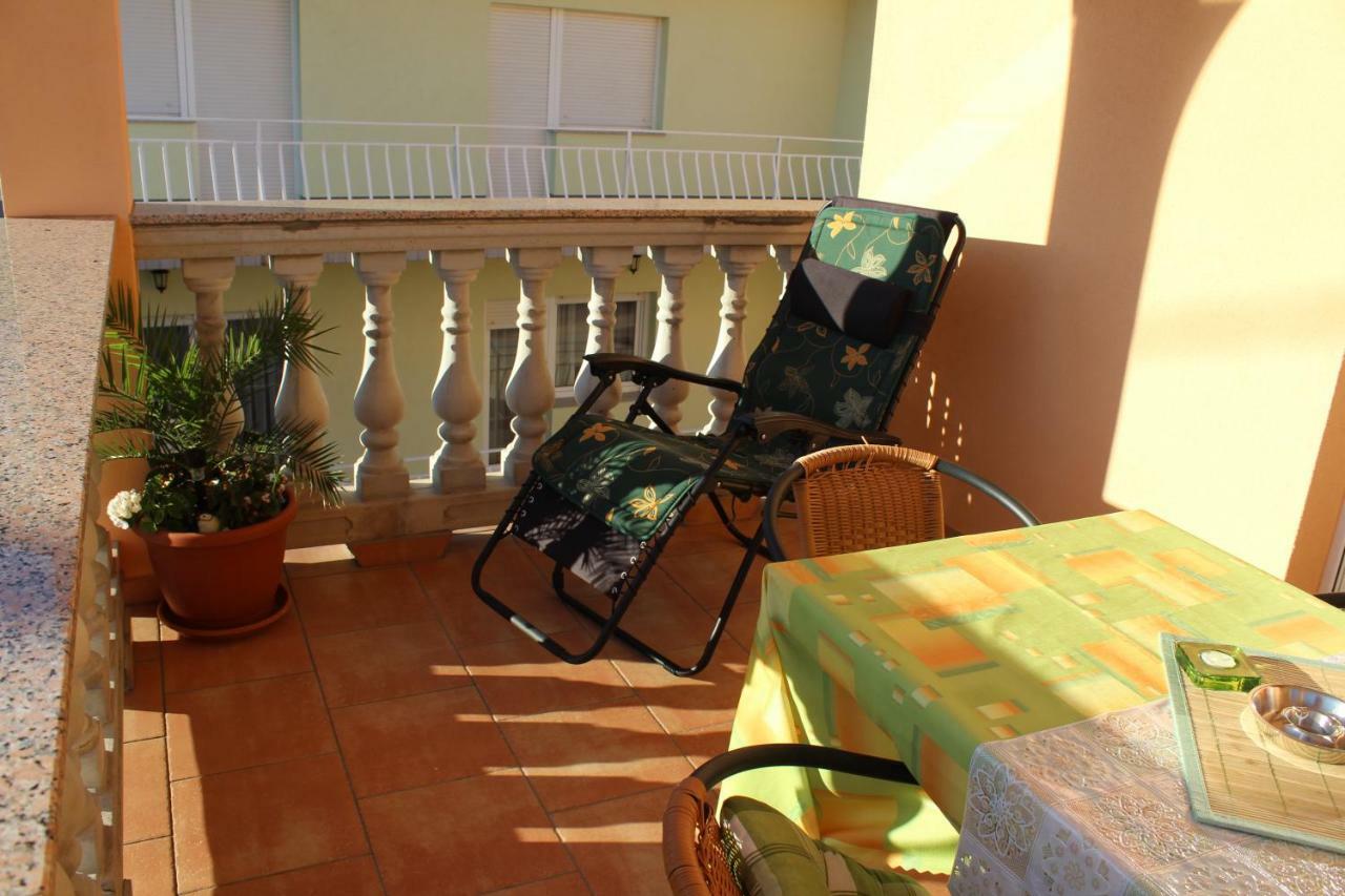 Apartment Sara Novi Vinodolski Bagian luar foto